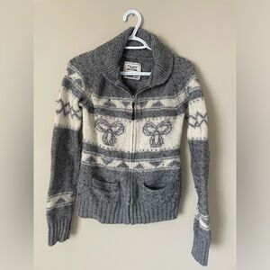 Aritzia TNA white and grey sea to sky WOOL Zip up sweater size Medium NWOT